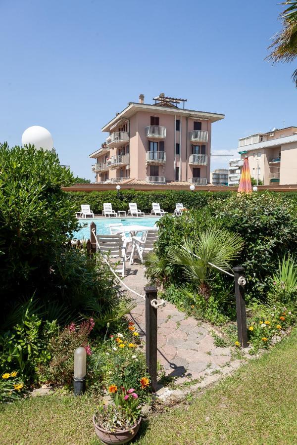 Hotel Primavera Sul Mare ลิโด ดิ ซาวิโอ ภายนอก รูปภาพ