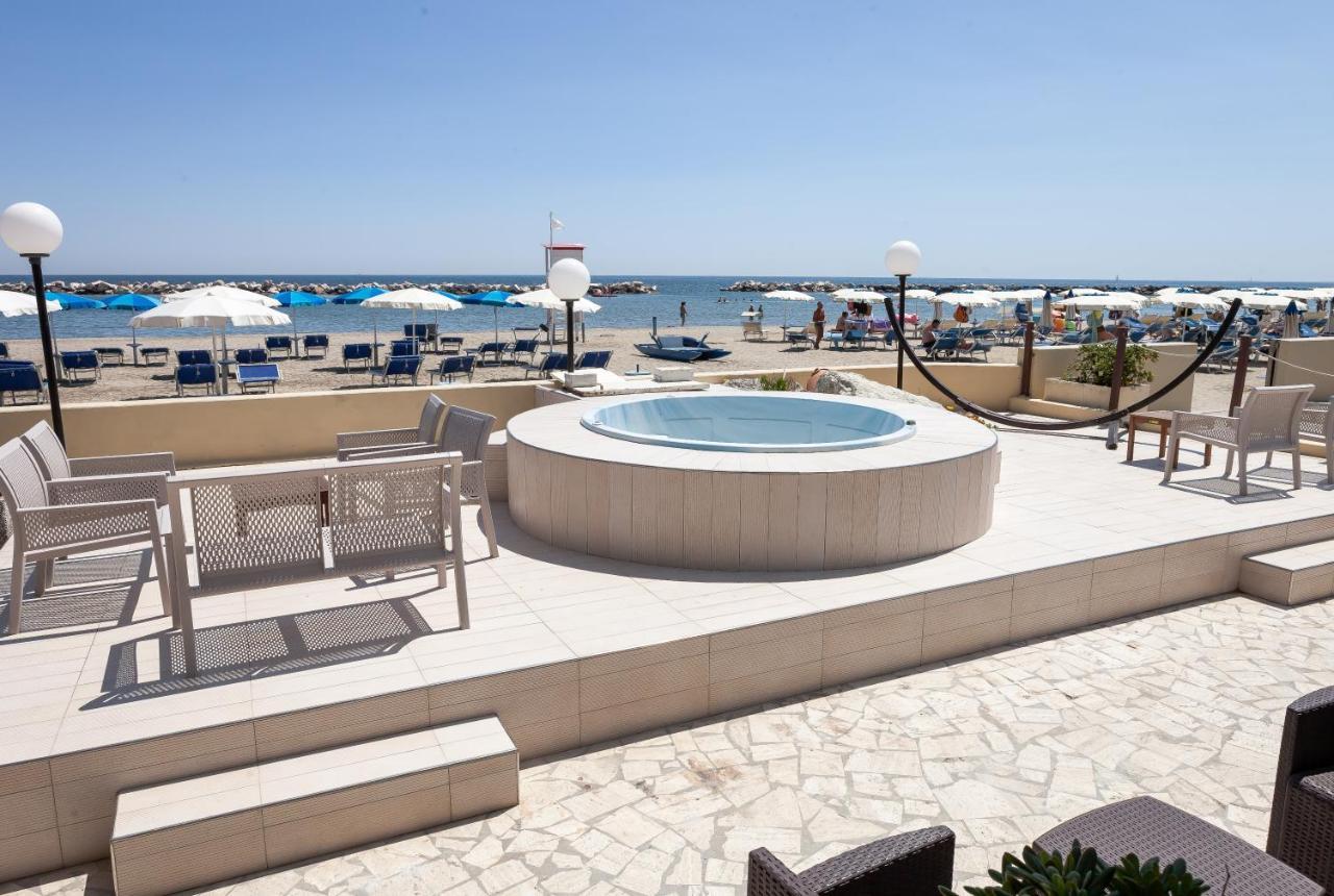 Hotel Primavera Sul Mare ลิโด ดิ ซาวิโอ ภายนอก รูปภาพ