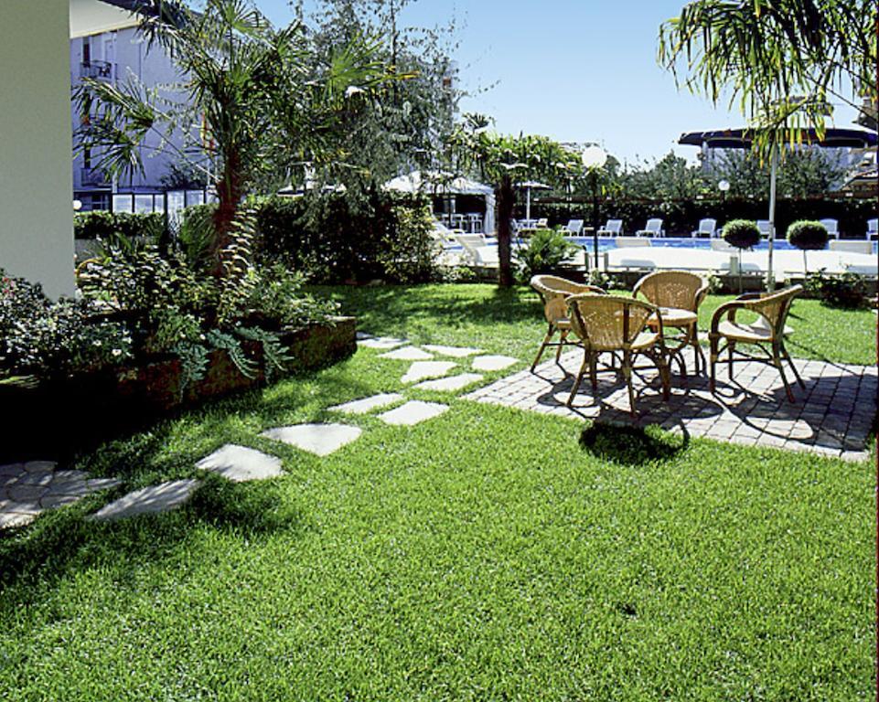 Hotel Primavera Sul Mare ลิโด ดิ ซาวิโอ ภายนอก รูปภาพ