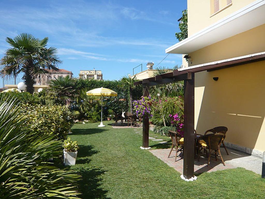 Hotel Primavera Sul Mare ลิโด ดิ ซาวิโอ ภายนอก รูปภาพ