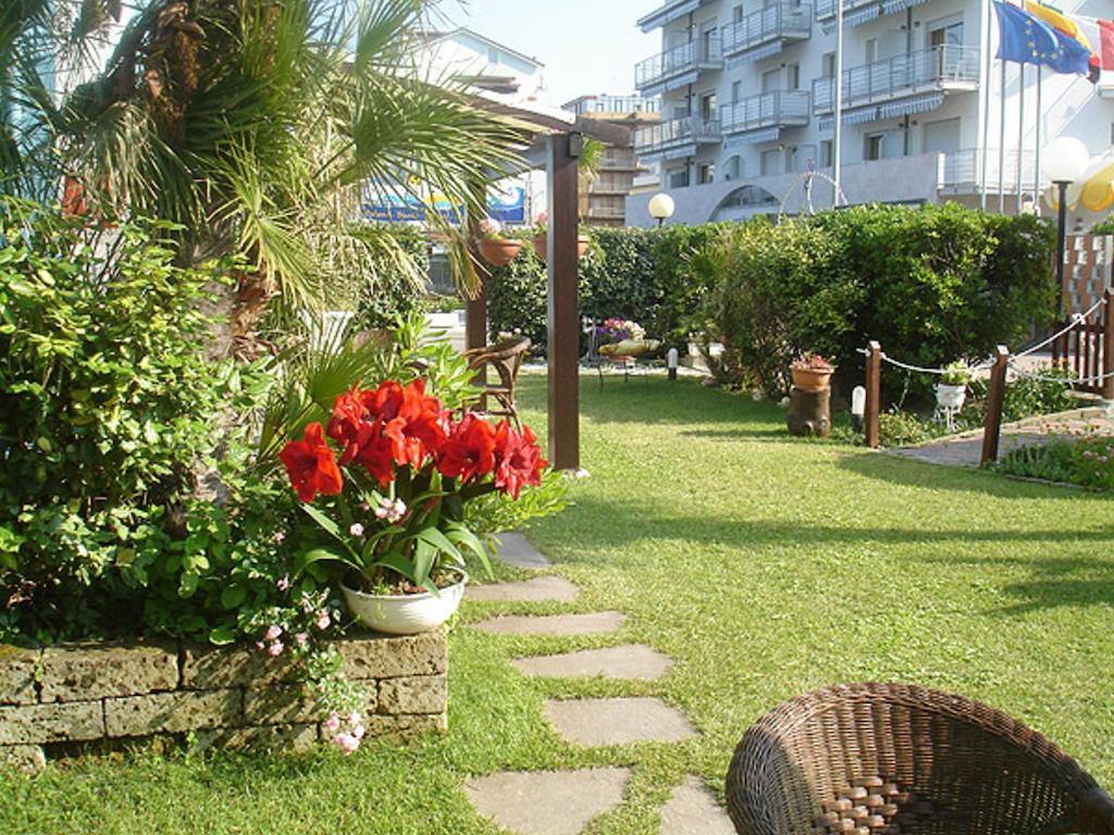 Hotel Primavera Sul Mare ลิโด ดิ ซาวิโอ ภายนอก รูปภาพ
