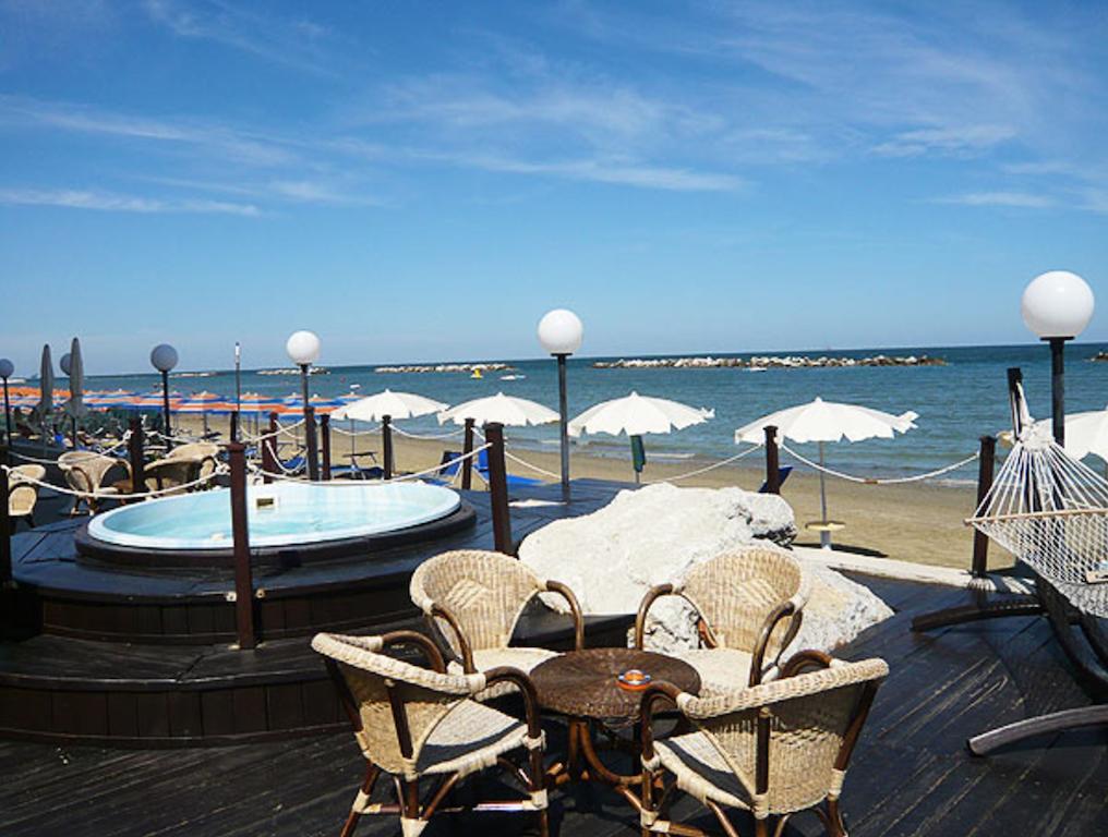 Hotel Primavera Sul Mare ลิโด ดิ ซาวิโอ ภายนอก รูปภาพ