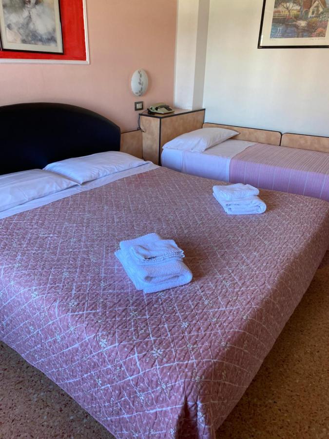 Hotel Primavera Sul Mare ลิโด ดิ ซาวิโอ ภายนอก รูปภาพ
