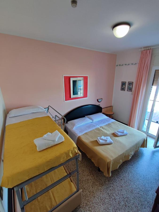Hotel Primavera Sul Mare ลิโด ดิ ซาวิโอ ภายนอก รูปภาพ