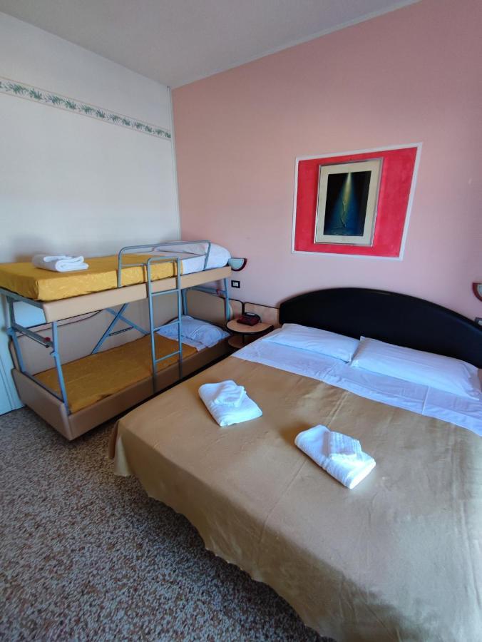 Hotel Primavera Sul Mare ลิโด ดิ ซาวิโอ ภายนอก รูปภาพ