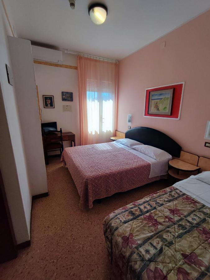Hotel Primavera Sul Mare ลิโด ดิ ซาวิโอ ภายนอก รูปภาพ
