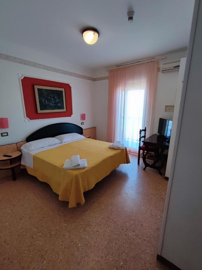 Hotel Primavera Sul Mare ลิโด ดิ ซาวิโอ ภายนอก รูปภาพ