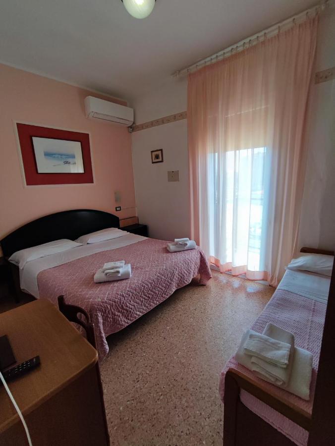 Hotel Primavera Sul Mare ลิโด ดิ ซาวิโอ ภายนอก รูปภาพ