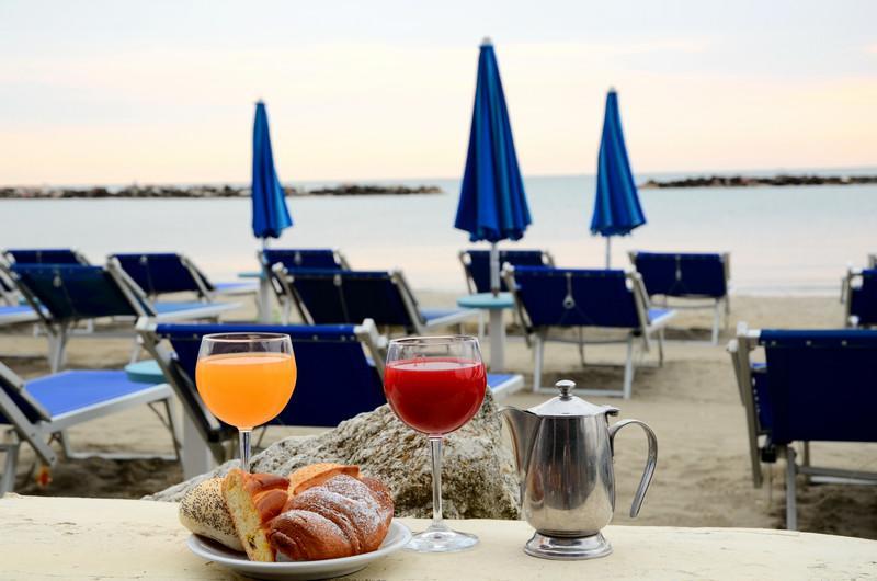 Hotel Primavera Sul Mare ลิโด ดิ ซาวิโอ ภายนอก รูปภาพ